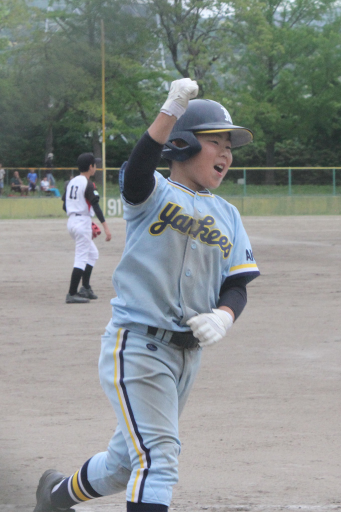 4回にはソロ本塁打を放ち自らを援護射撃