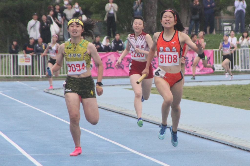 インターハイ予選の第１ラウンドとなる東三河総体・女子４×４００㍍リレーより（南高ゼッケン９１０８）