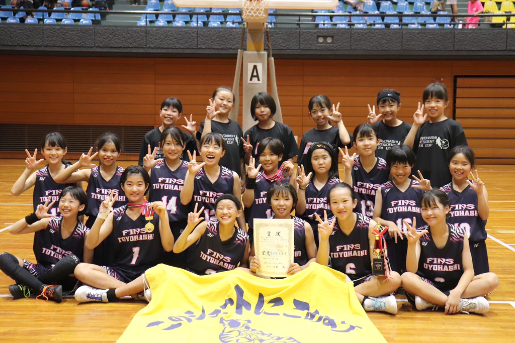 女子Aグループ3位 F I N S