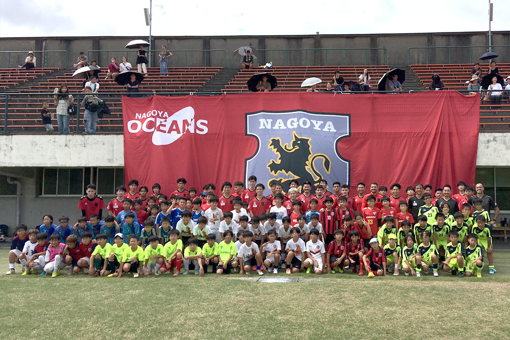 閉会式後に参加者全員で記念の写真撮影