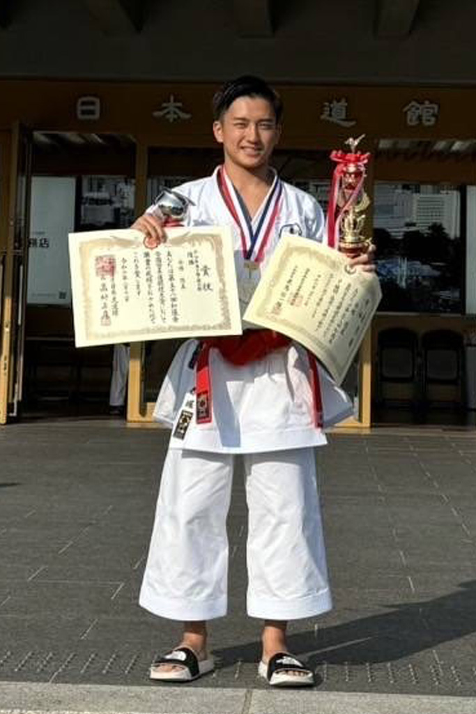 形個人戦少年男子で優勝した赤堀悠真君