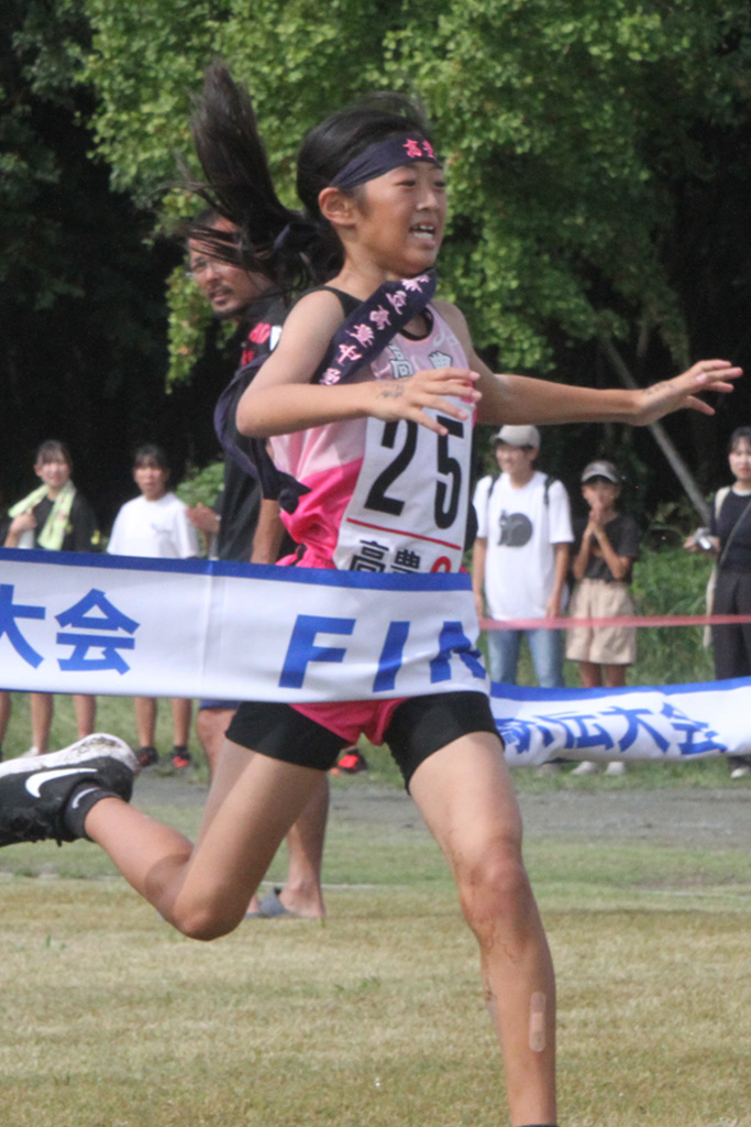 女子優勝／高豊のアンカー松井愛來さん