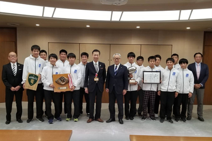 創設初「春秋連覇」を報告