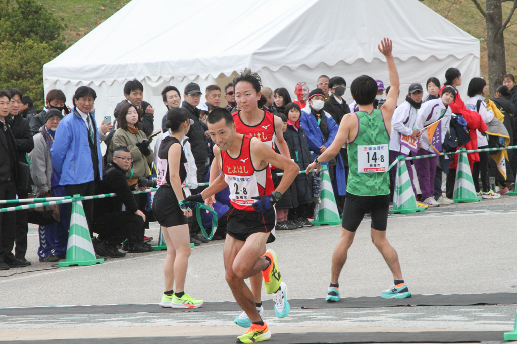 7区柳田さんから8区野﨑さんへ