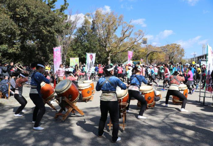 太鼓演奏で大会を盛り上げる前回の「応援祭」風景