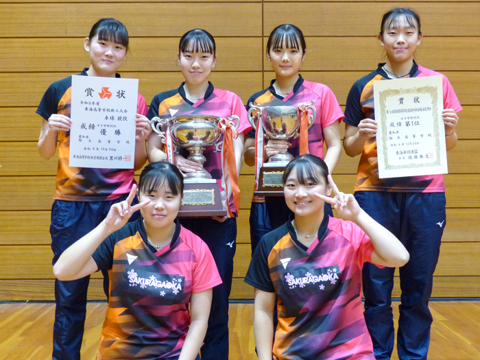 全国高校選抜大会に出場している桜丘卓球部女子メンバー。