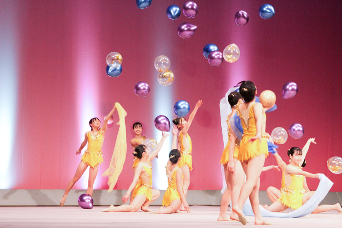 オープニングを飾った上級者クラスの演技