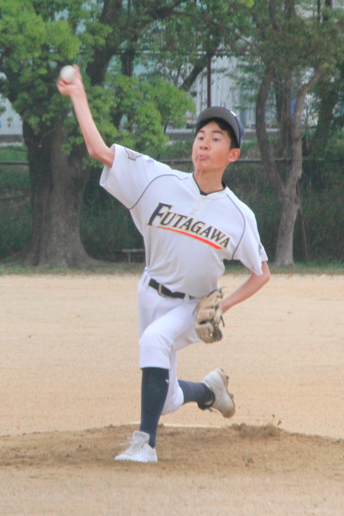 技巧投球で試合をつくった二川野球クの先発油井奏翔