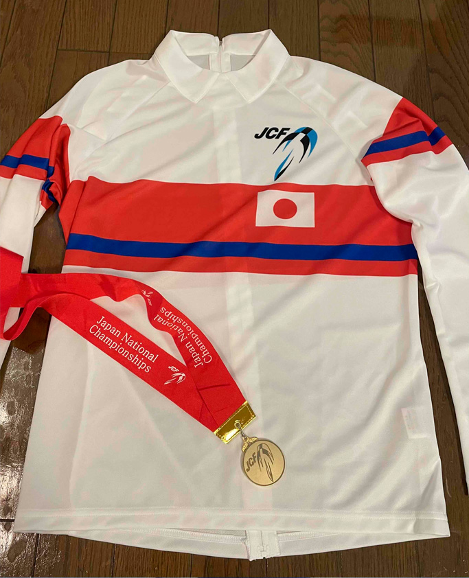 鈴鹿ロードで2冠を達成したときのウエアと金メダル