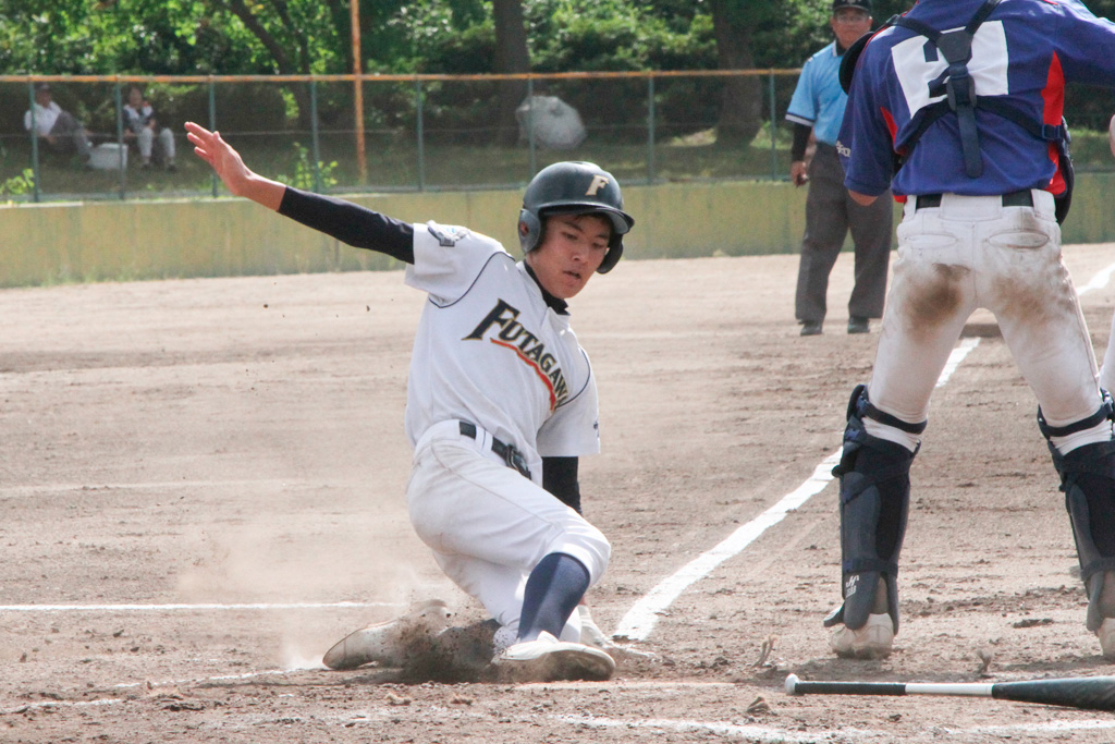 5回二川の攻撃。高橋のスクイズで幡地が生還