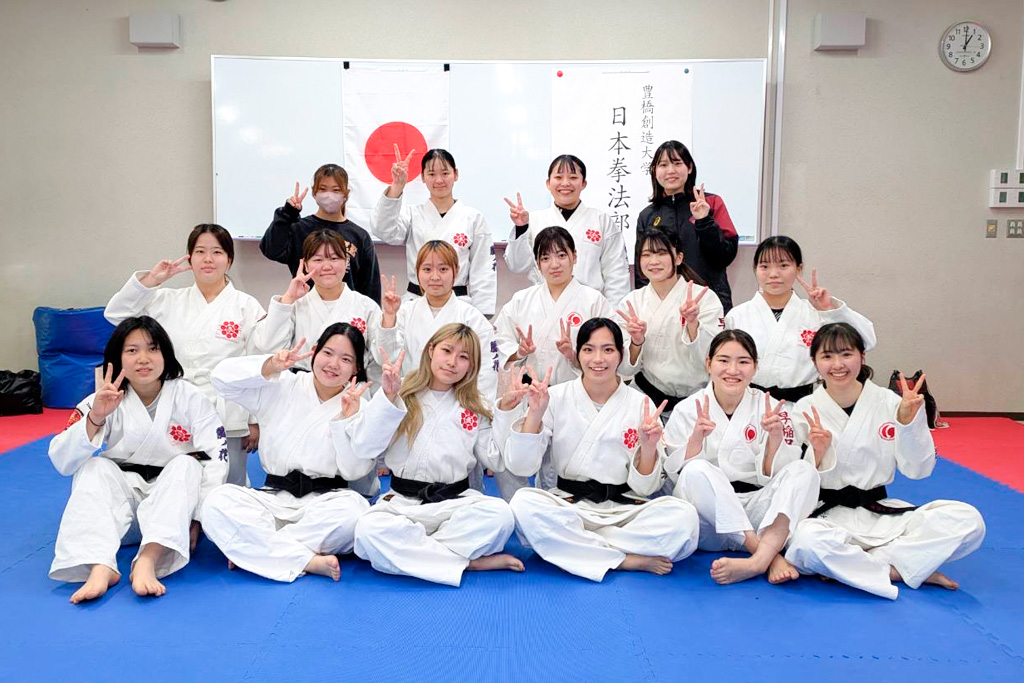 早稲田大と強化練習を行い、稽古後のワンショット。9月には青山学院大を招き合同稽古を行う予定だ