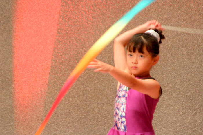 リボン操り妖精たちが舞う リトルフェアリー 新体操発表会