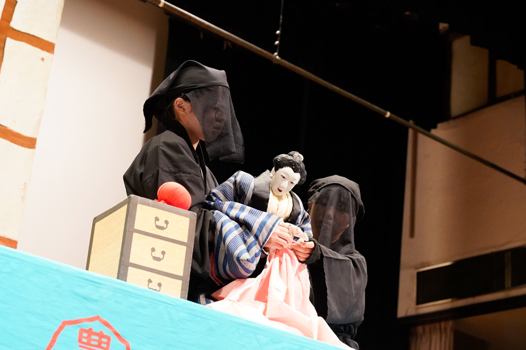 人形浄瑠璃部　発表会の様子
