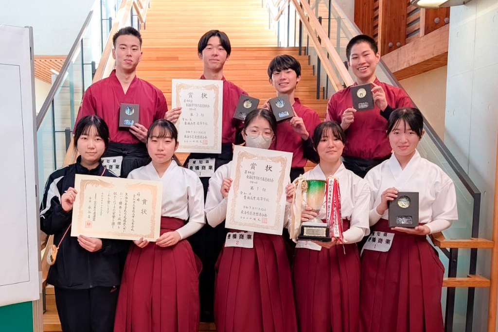 東海選抜団体戦で上位入賞（女子優勝、男子3位）した選手たち
