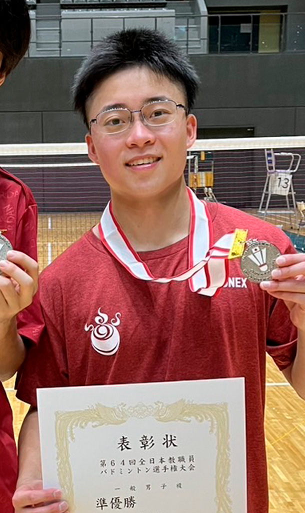 豊川高校で教鞭をとるバドミントン部顧問の中林寛貴さん