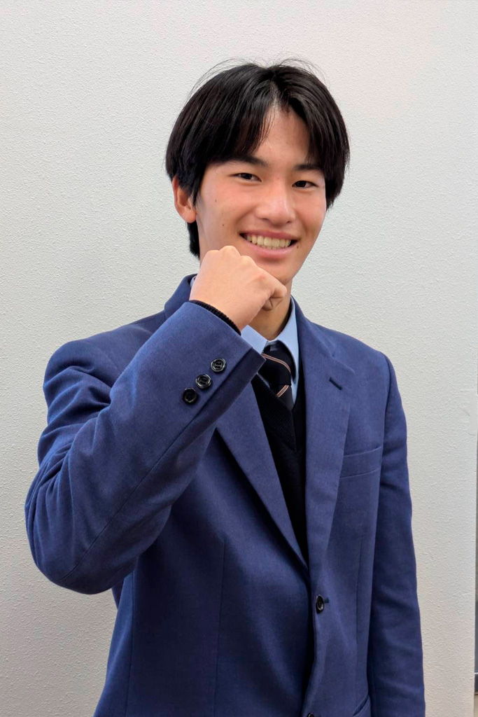 捕手でチーム主将の鈴木悠太君（2年）