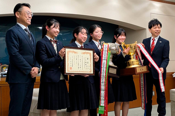 「多くの支えが初Vの原動力」豊橋商業高校弓道部⁄選抜優勝を市長に報告