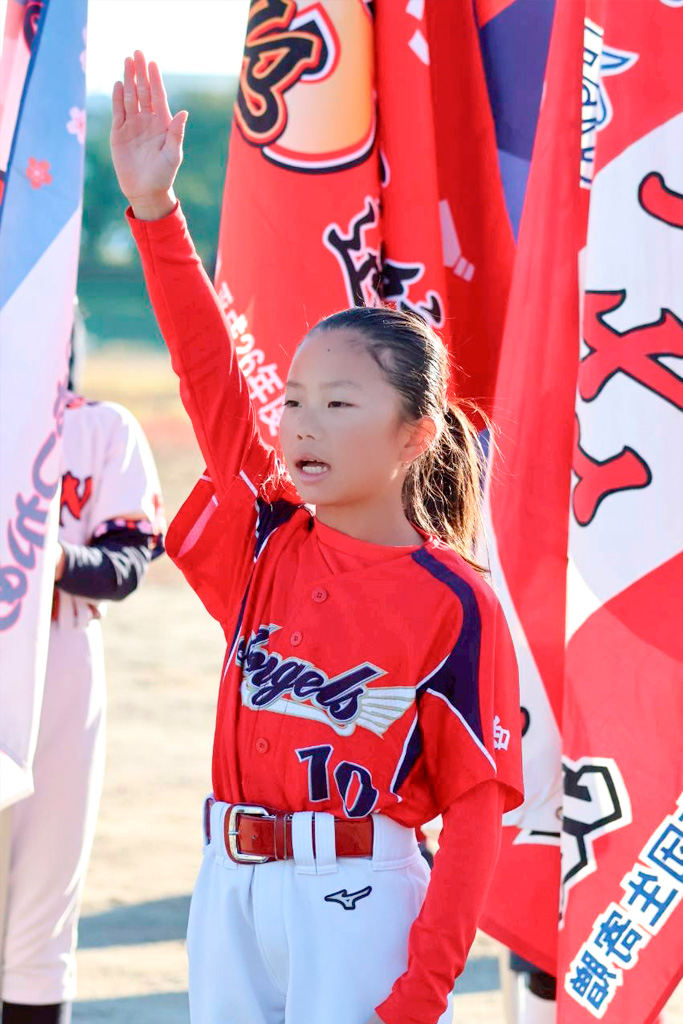 選手宣誓する鈴木さん