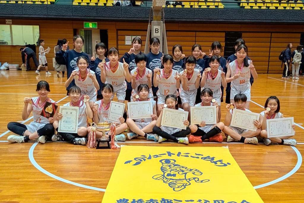 女子優勝　FINSバスケットクラブ