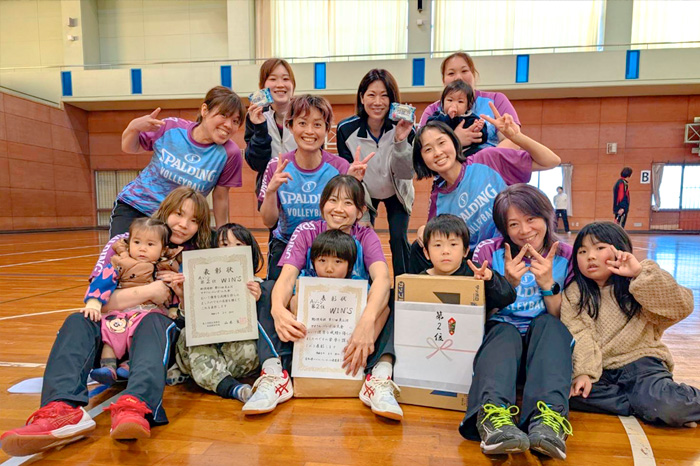 ママさん白熱ラリー　郵便局杯バレーボール