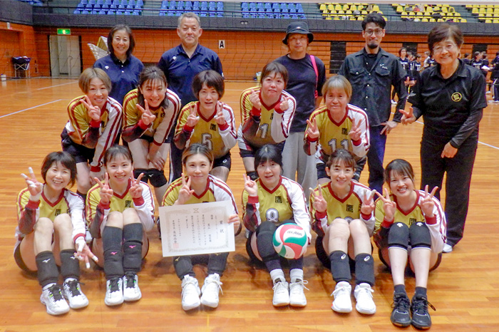 笑顔弾ける校区対抗ラリー　スポーツフェスタ女性バレーボール