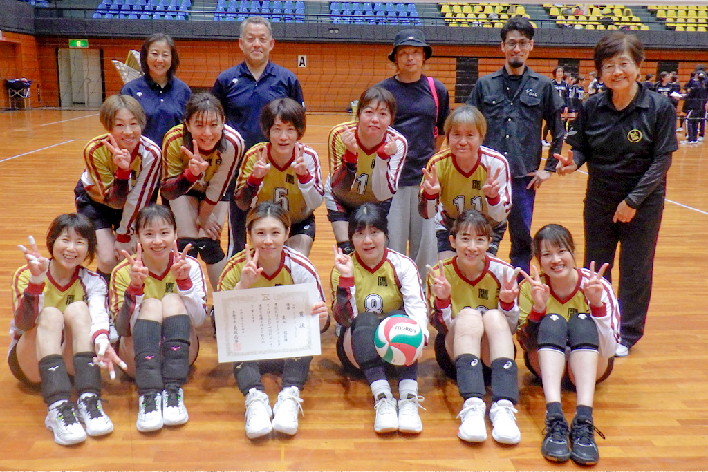 笑顔弾ける校区対抗ラリー　スポーツフェスタ女性バレーボール