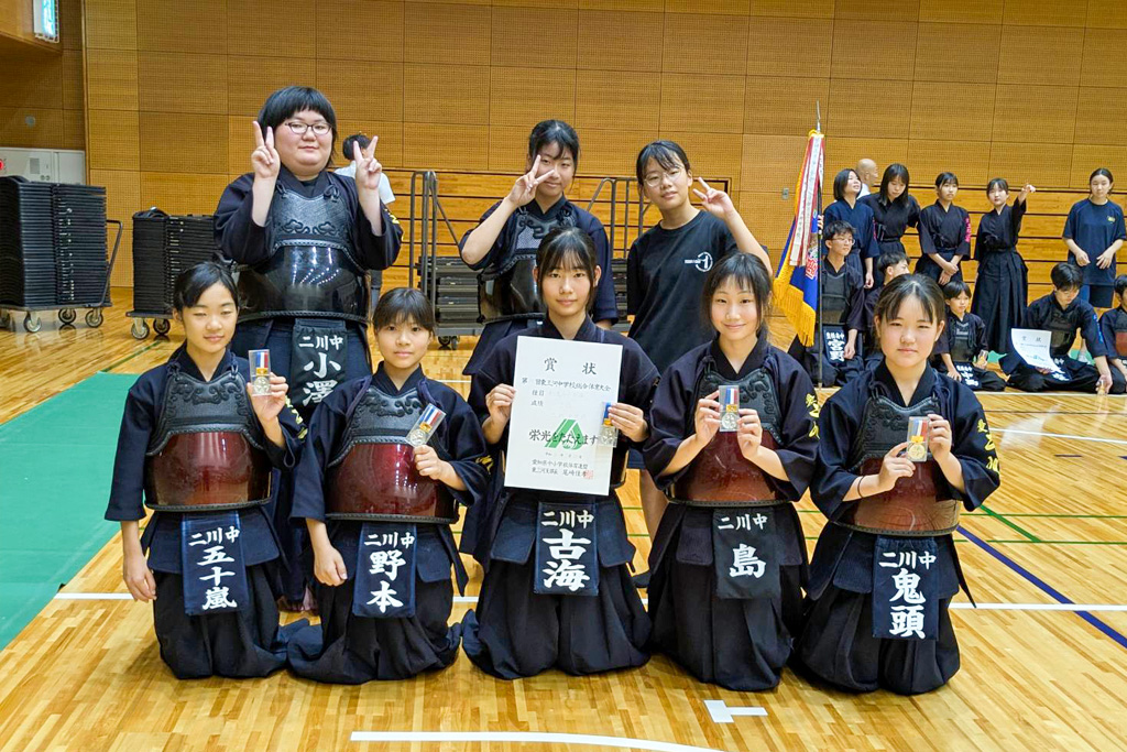 女子団体準優勝　二川中