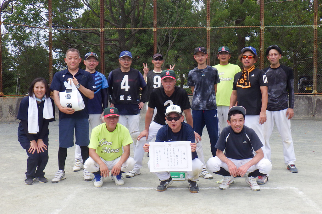 円熟技冴える白熱戦　スポーツフェスタ シニアソフトボール