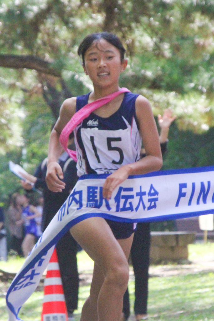 逆転でトップを奪い返した羽田のアンカー遠藤紀さん