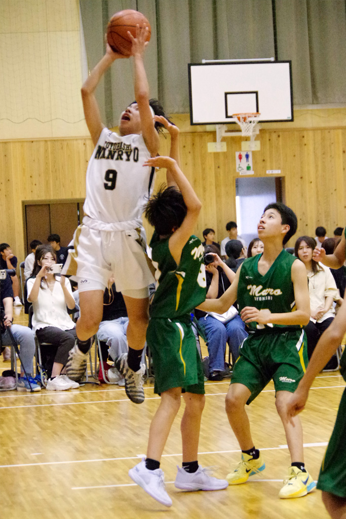 バスケット男子決勝「南稜ー牟呂」=中部中体育館で